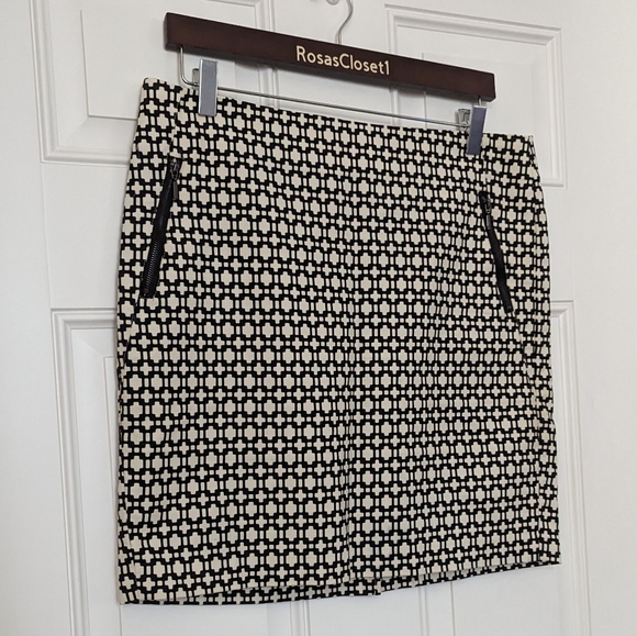 Kenar Skirt - Picture 2 of 8